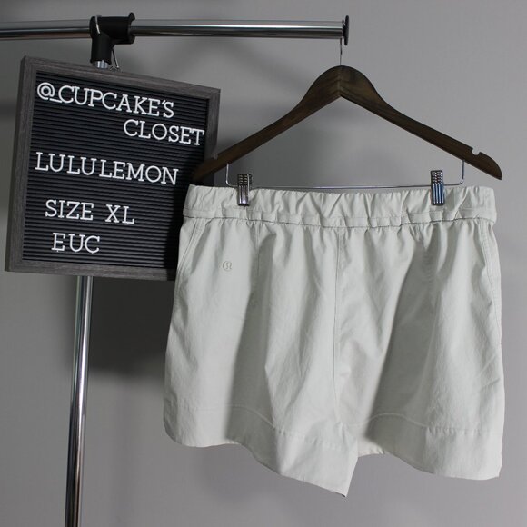Lululemon | EUC| Cinchable Waist High-Rise Woven Short 3.5" | Bone | Size XL - Picture 2 of 6